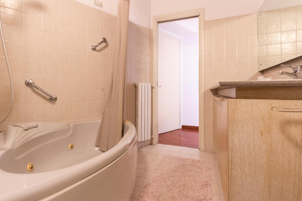 Anfiteatro Apartment In Brera Milán Exterior foto